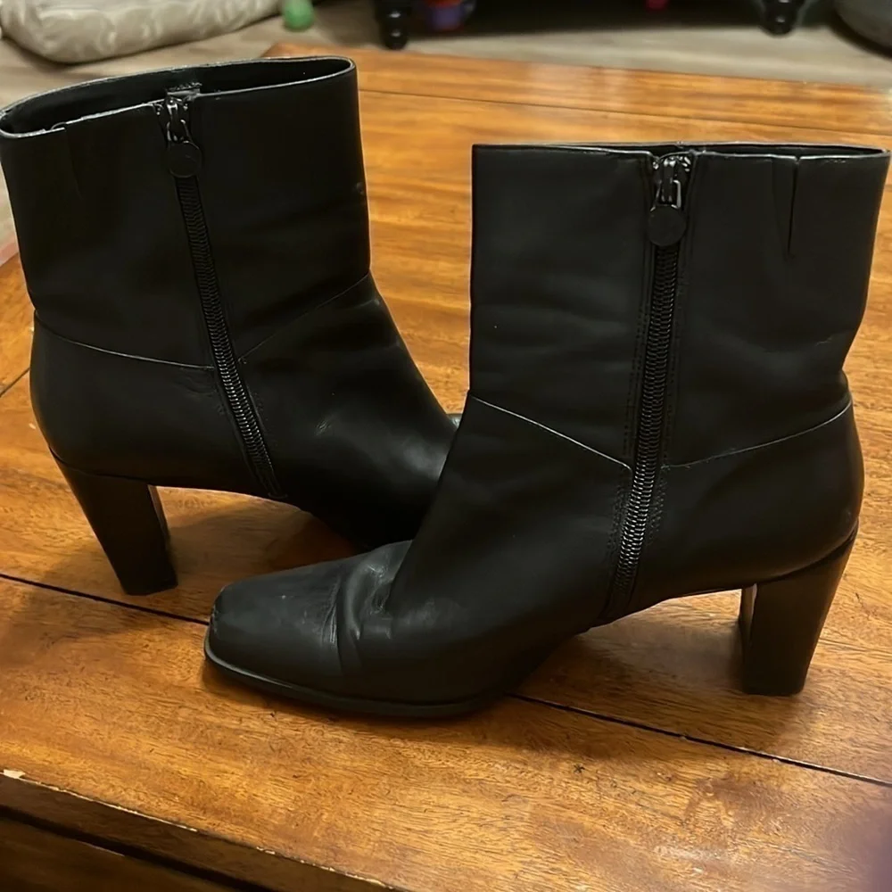 CARESSA Women’s Black Low Bootie size 8 & 1/2 M. 3 inch heel